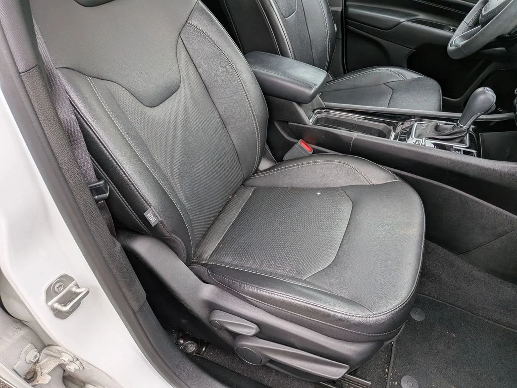Used 2023 White Jeep Limited image 27