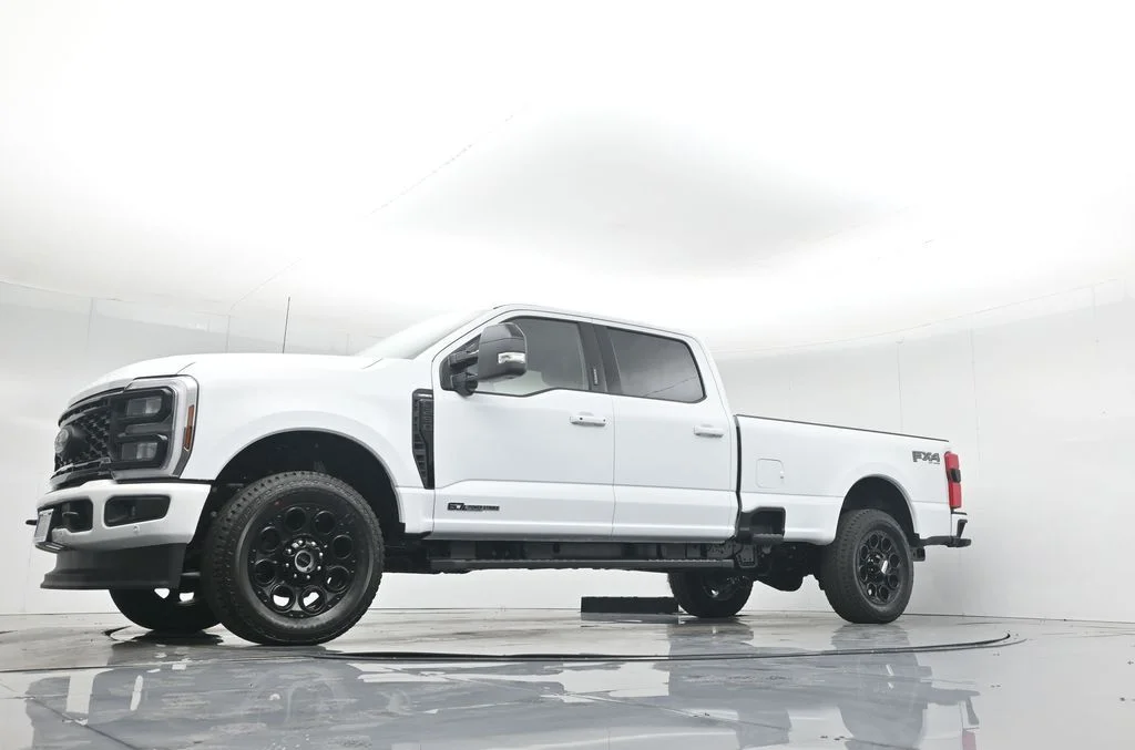 New 2026 Oxford White Ford Lariat image 32