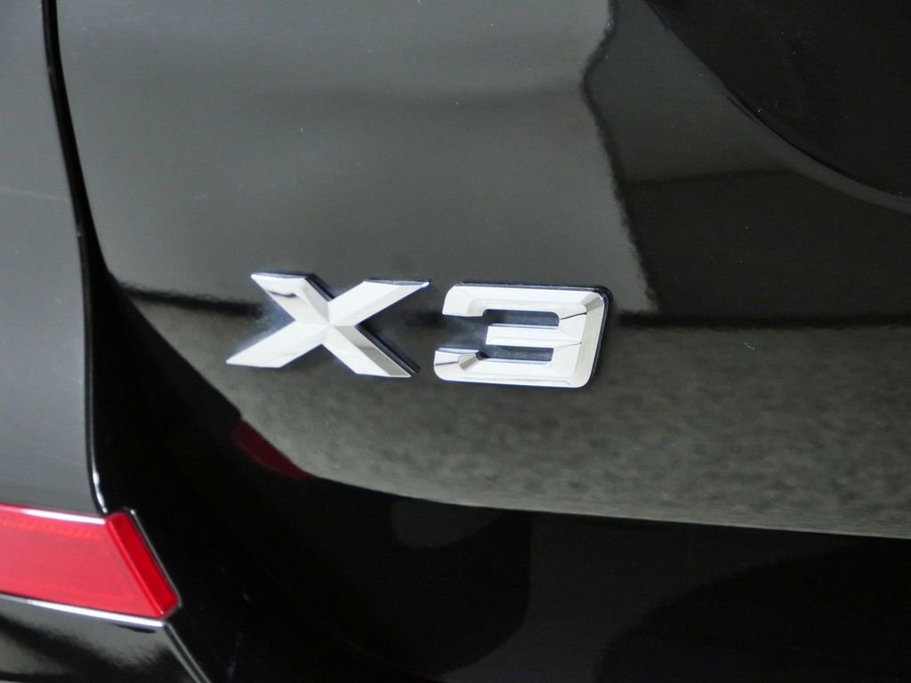 Used 2021 Jet Black BMW xDrive30i image 13