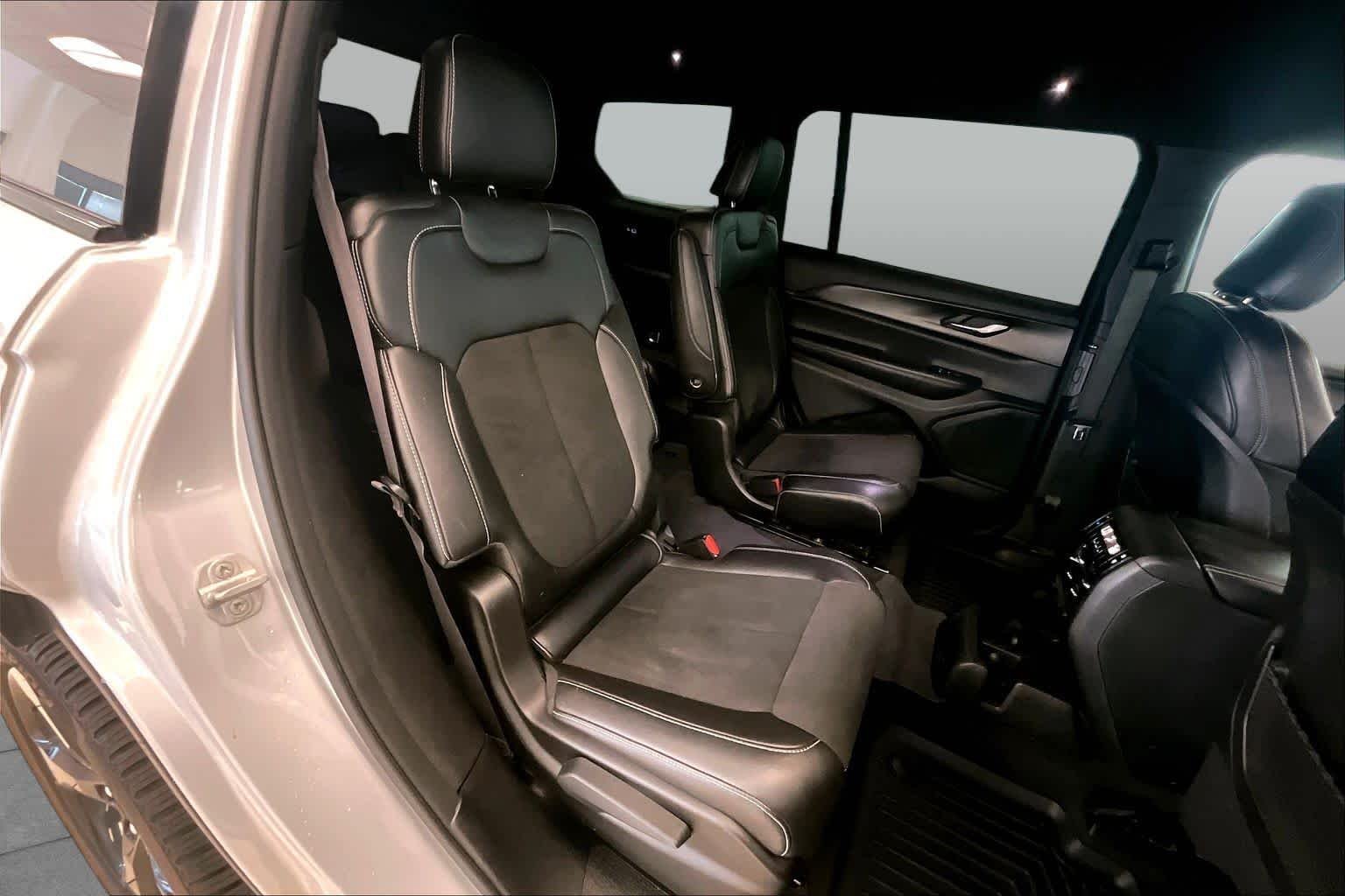 Used 2023 Silver Zynith Jeep Laredo image 20