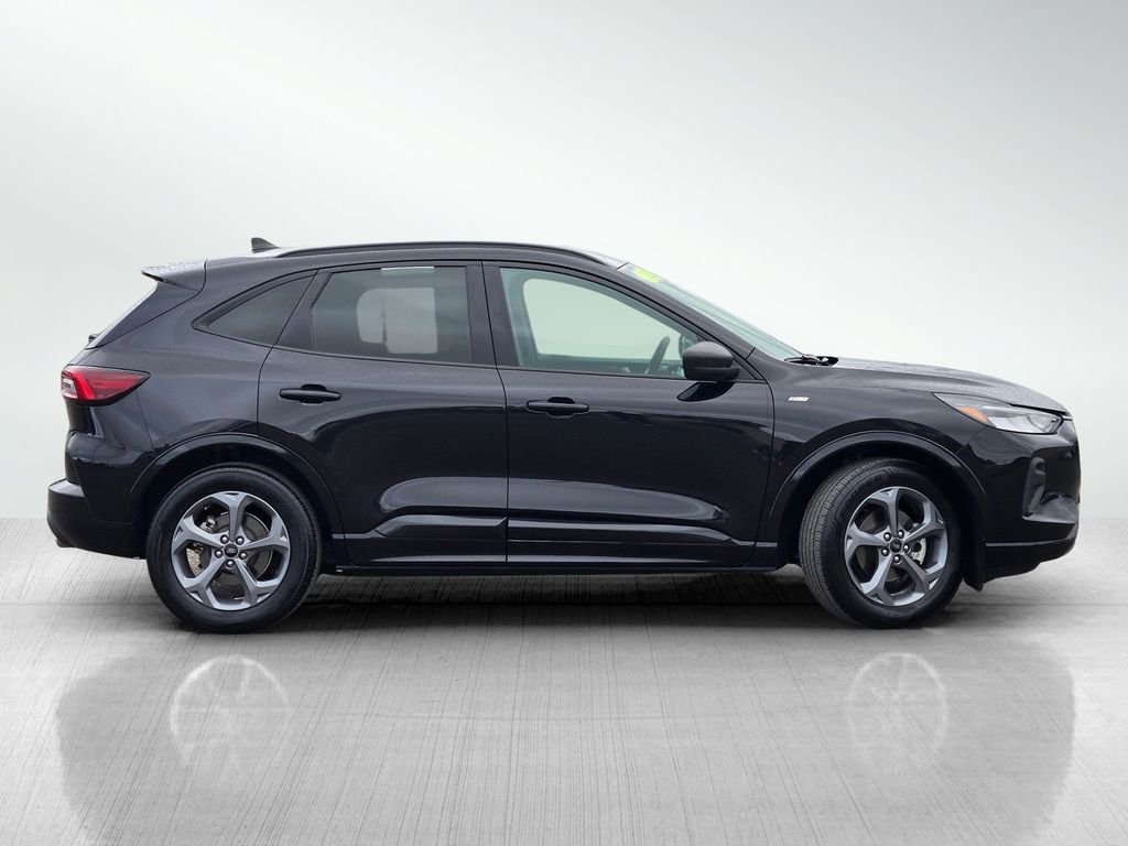 Used 2023 Agate Black Metallic Ford ST-Line image 3