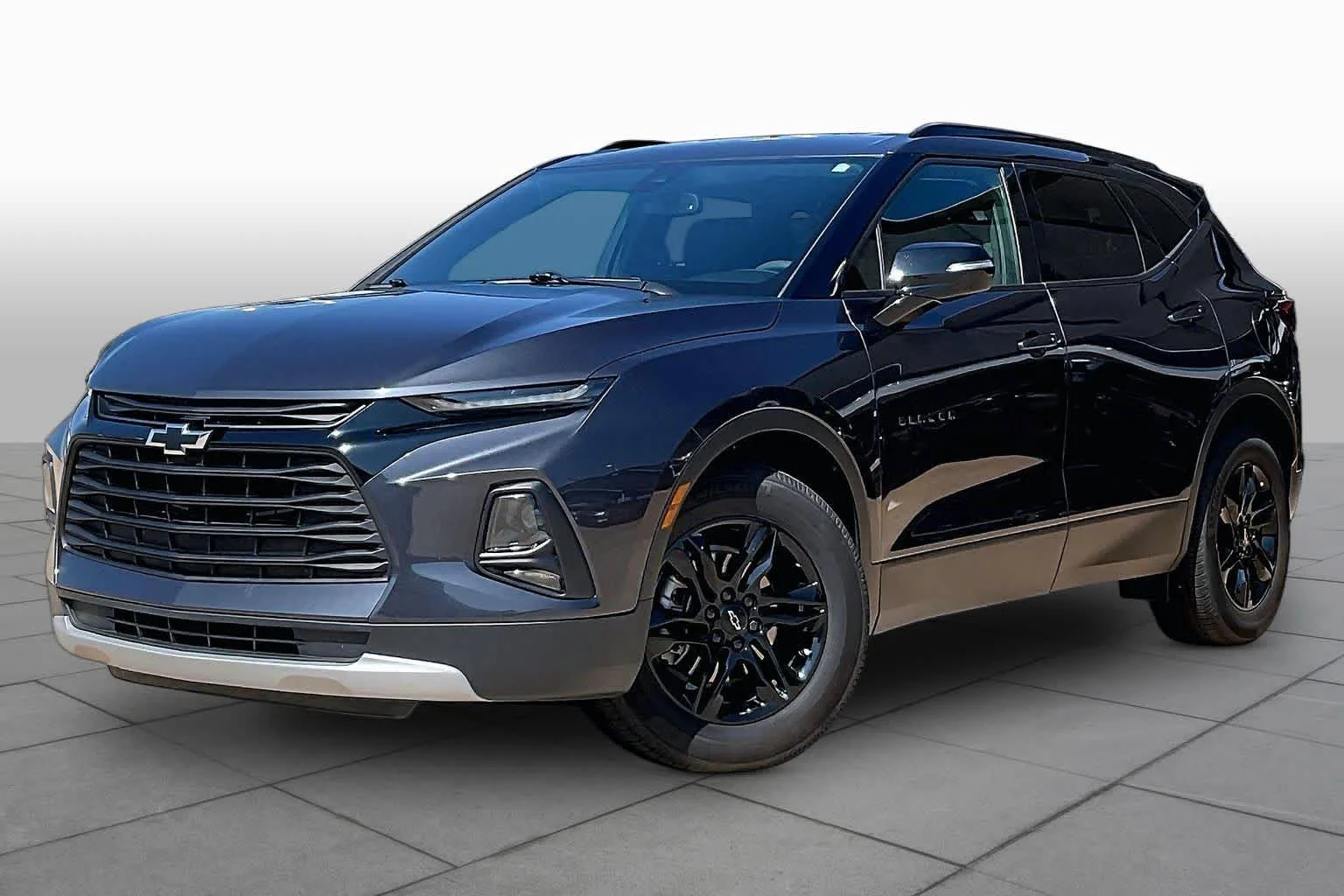Used 2021 Iron Gray Metallic Chevrolet LT image 2