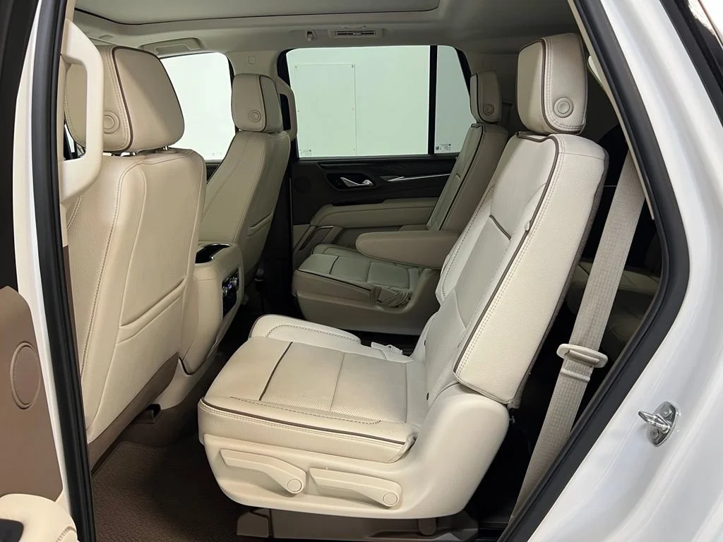 Used 2024 White Frost Tricoat GMC Denali image 28
