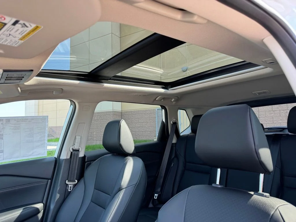 New 2026 Everest White Pearl Tricoat Nissan Dark Armor image 17