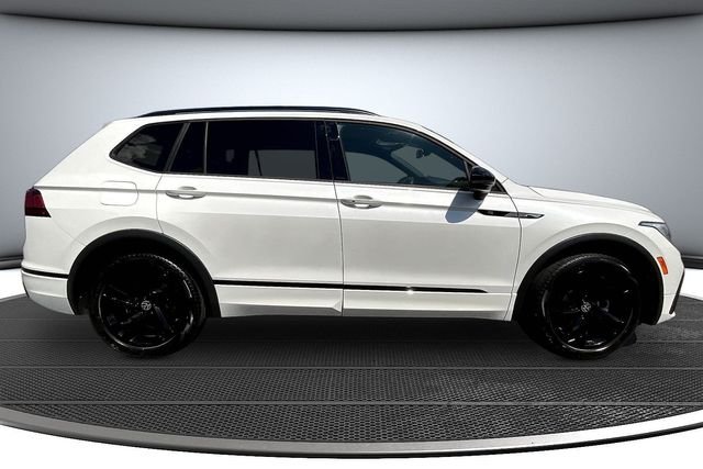 Used 2024 White Volkswagen 2.0T SE R-Line Black image 4