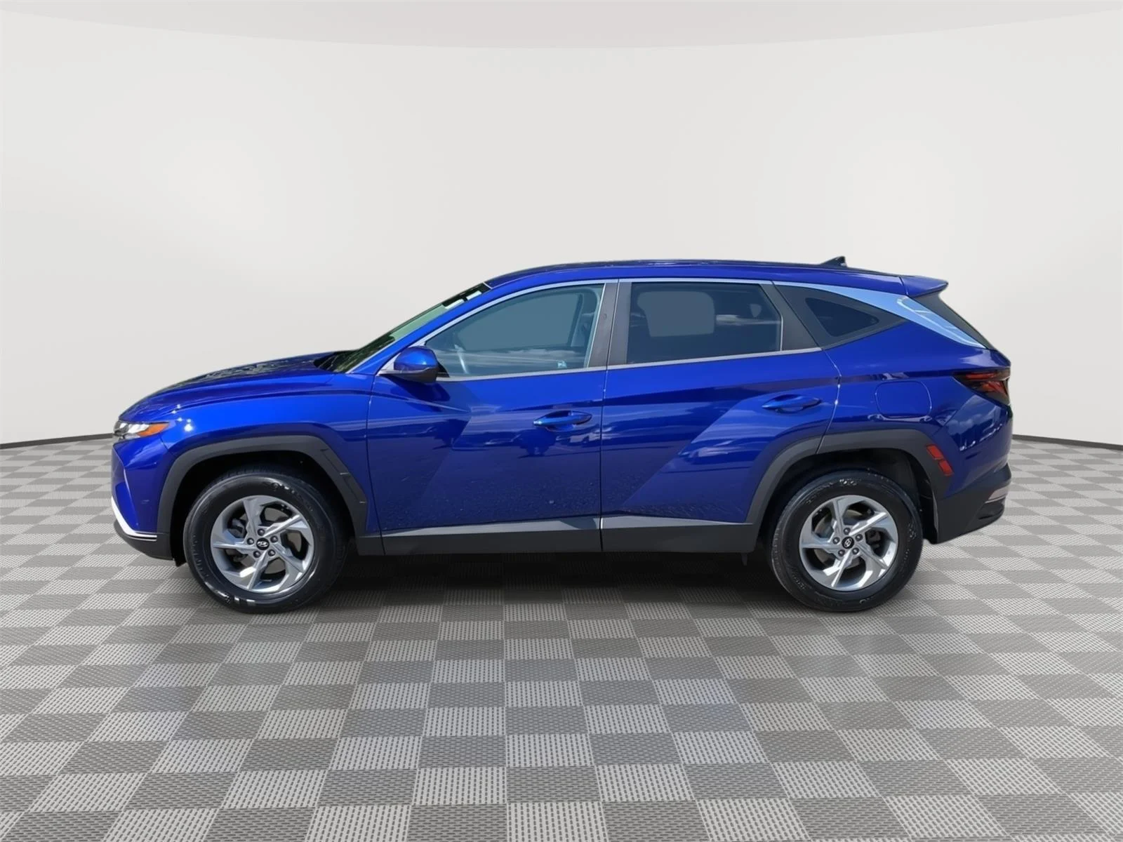 Used 2022 Intense Blue Hyundai SE image 2