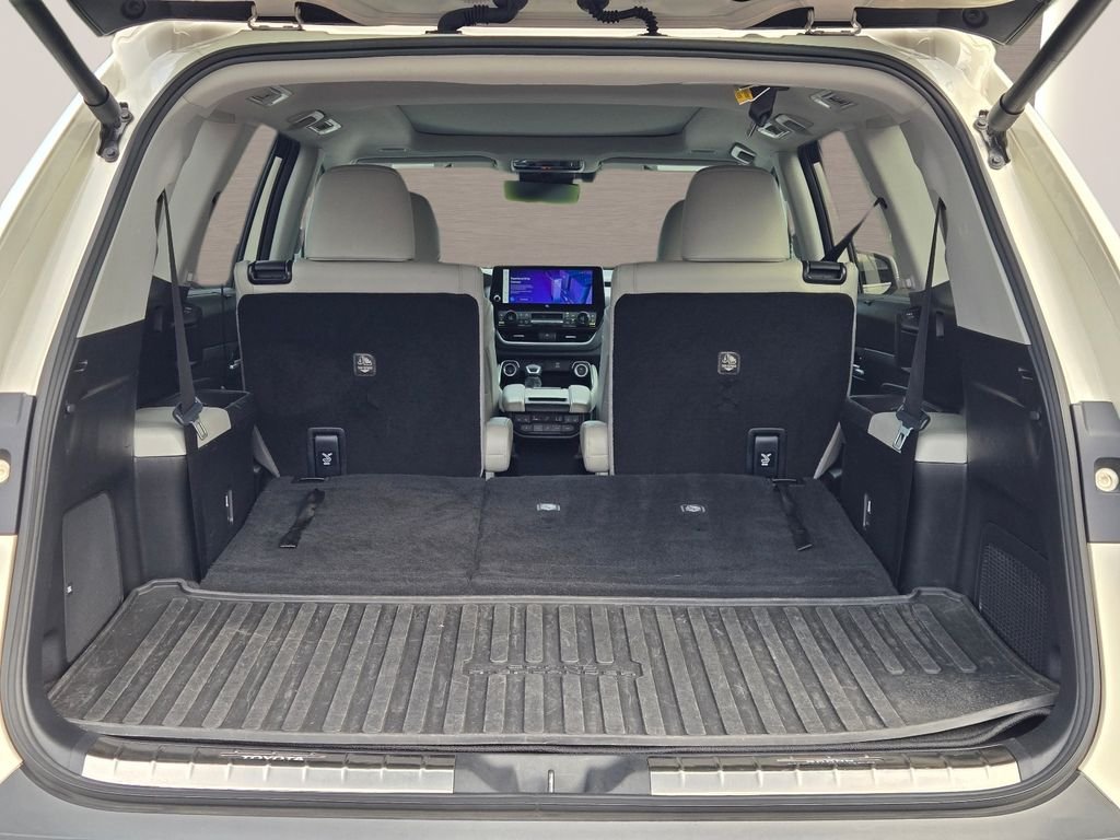 Used 2024 White Toyota Platinum image 12