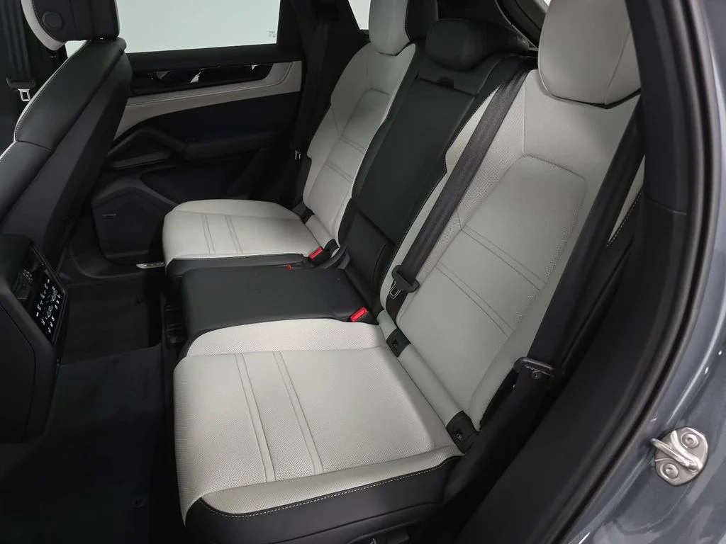 New 2026 Vanadium Grey Metallic Porsche E-Hybrid image 27