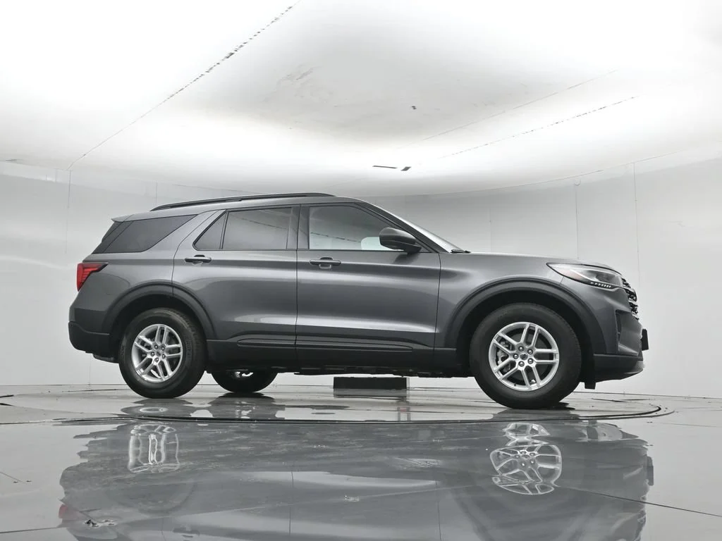 New 2027 Carbonized Gray Metallic Ford Active image 7