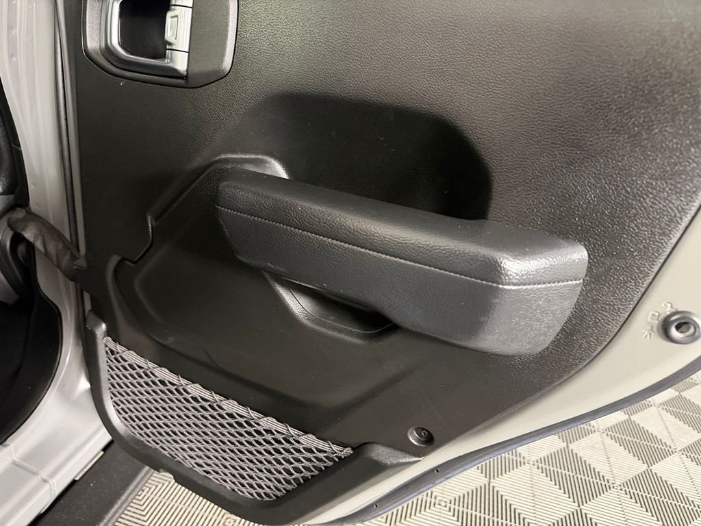 Used 2022 Gray Jeep Mojave image 29