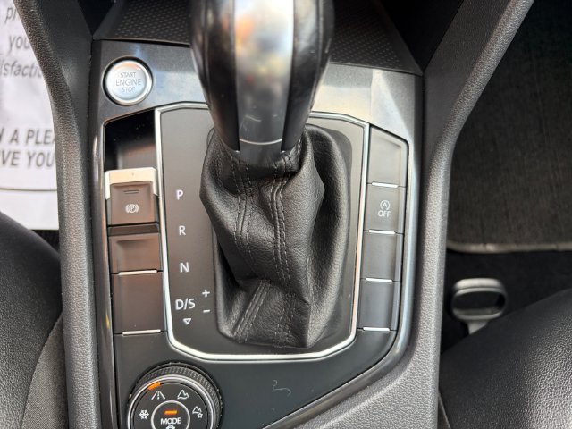 Used 2019  Volkswagen 2.0T SE image 30