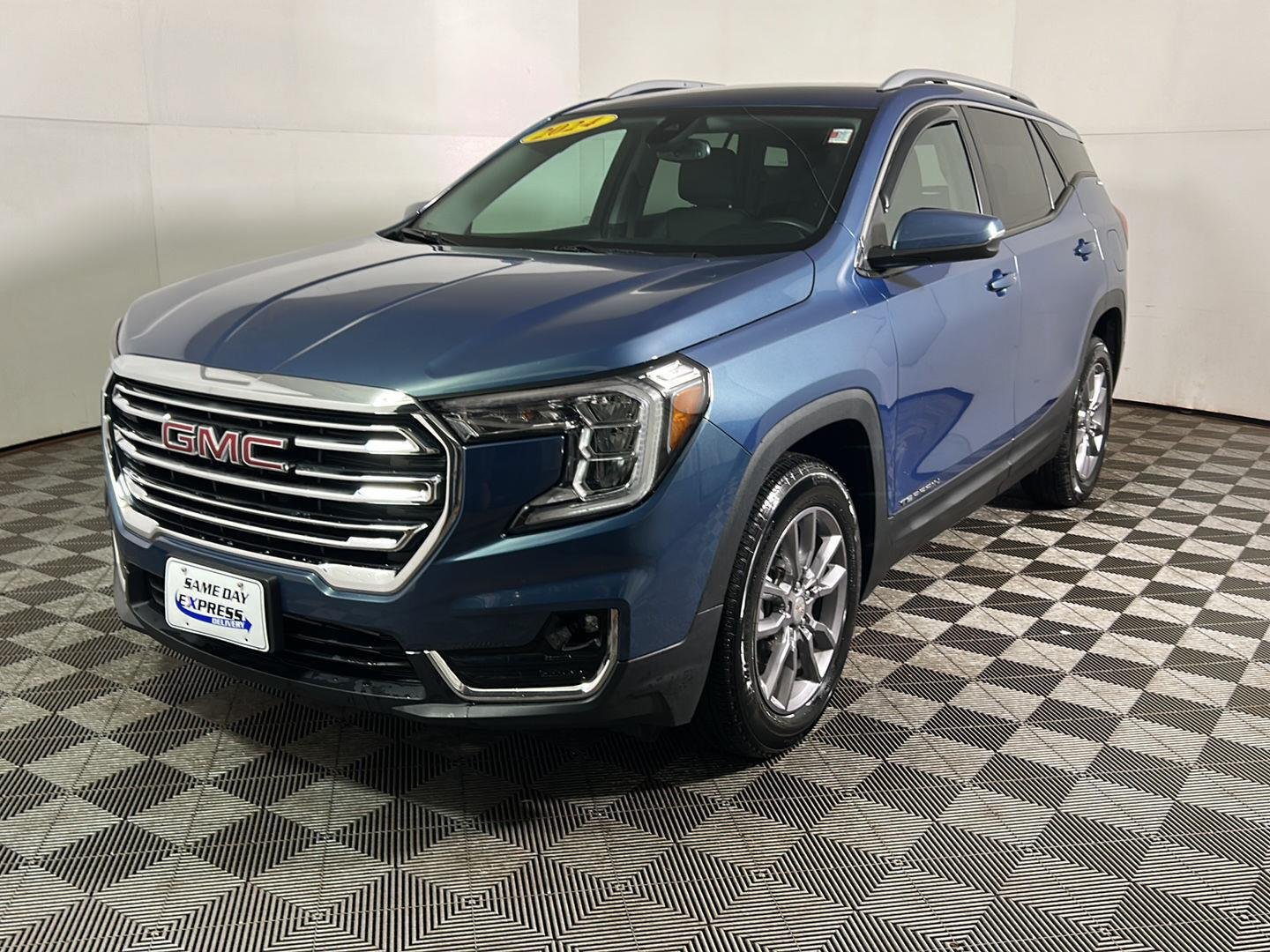 Used 2024 Downpour Metallic GMC SLT image 11