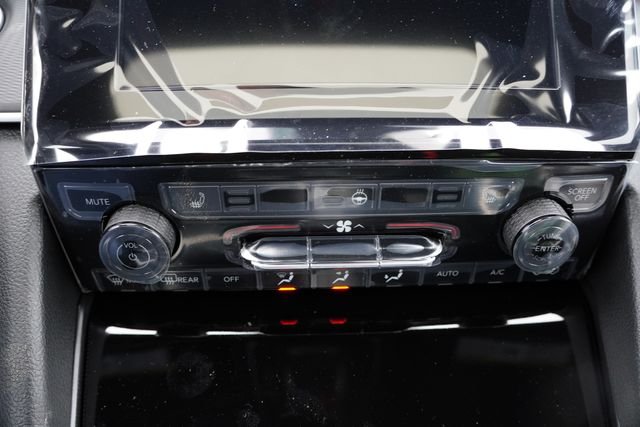 New 2025 Diamond Black Crystal Pearl-Coat Exterior Paint Jeep Laredo X image 14