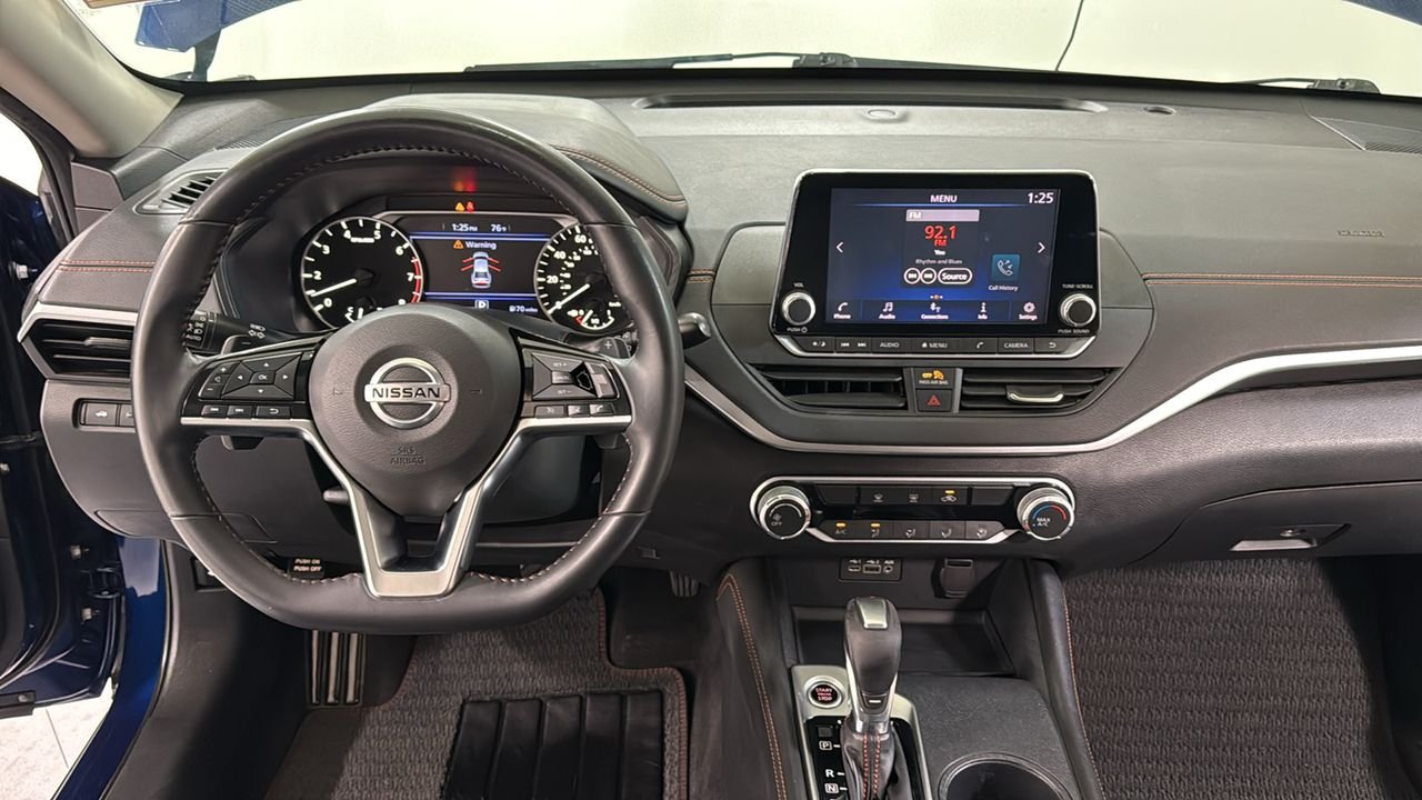 Used 2020 Blue Nissan 2.5 SR image 9