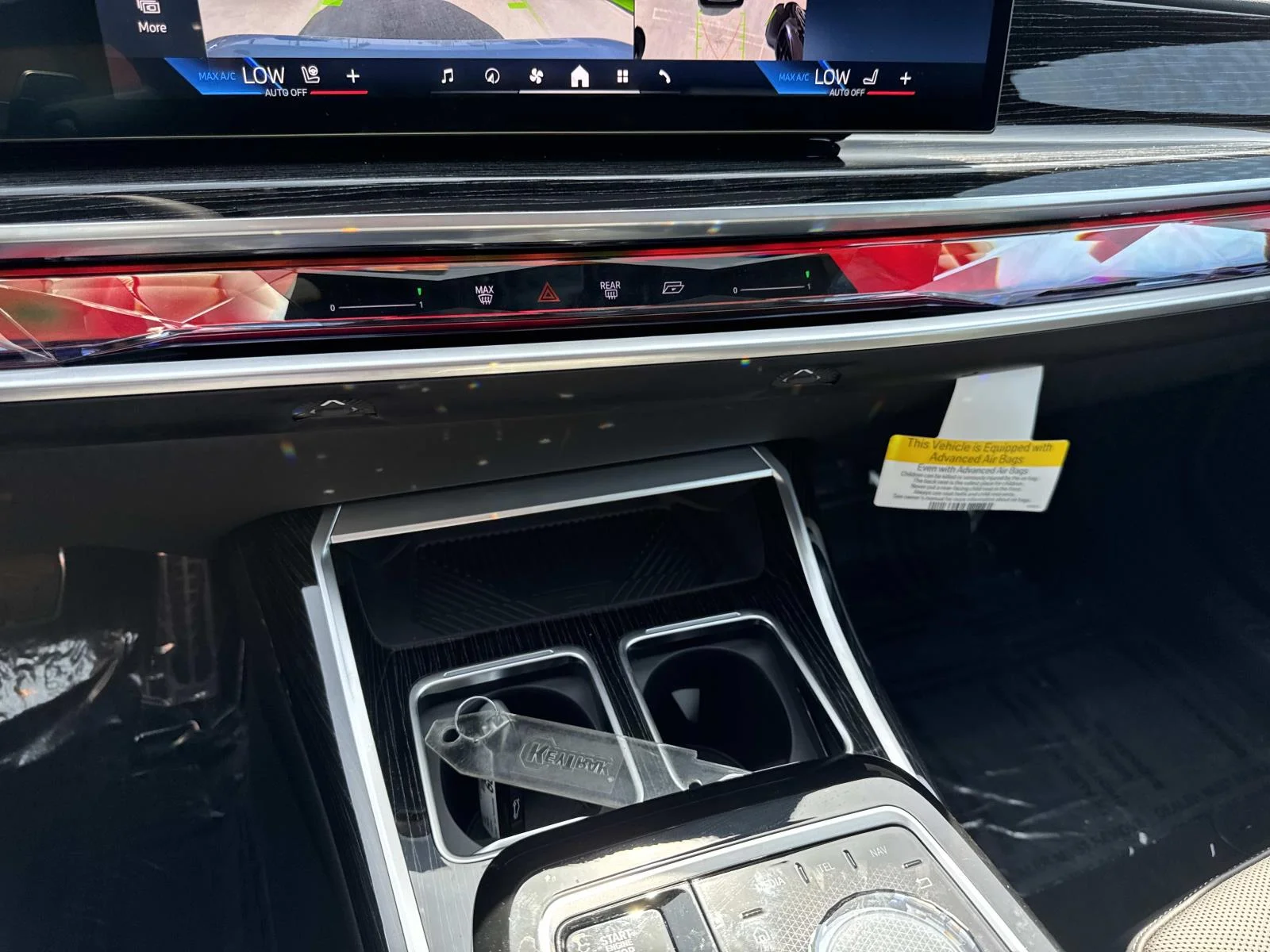 2025 BMW 7 Series 740i - Photo 18