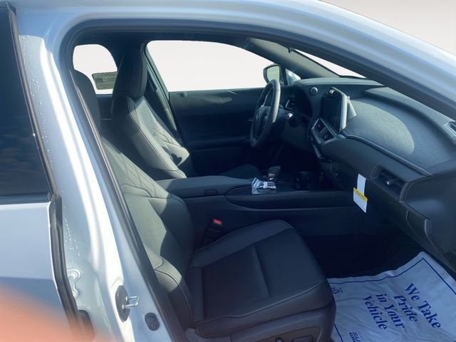 New 2026 Ultra White with Obsidian roof Lexus UX 300h F SPORT DESIGN AWD image 15