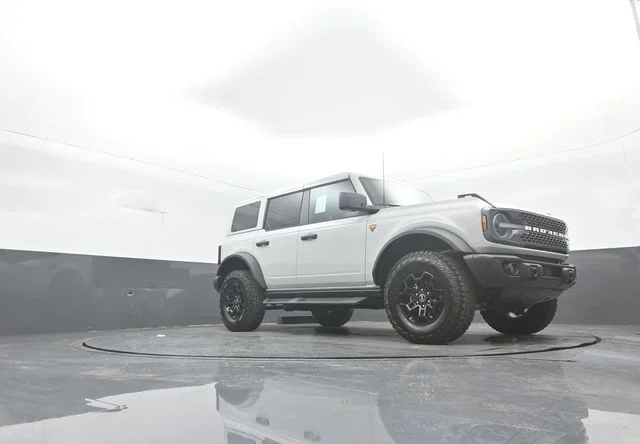 New 2026 Avalanche Gray Ford Badlands® image 32