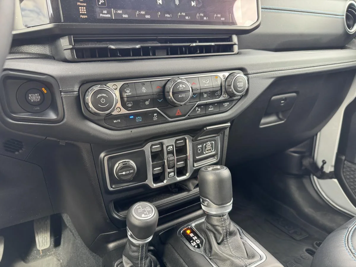 Used 2024 Silver Jeep High Altitude image 18