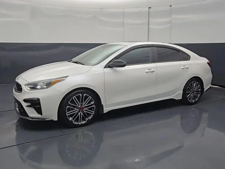 Used 2021  Kia GT Sedan 4D image 3