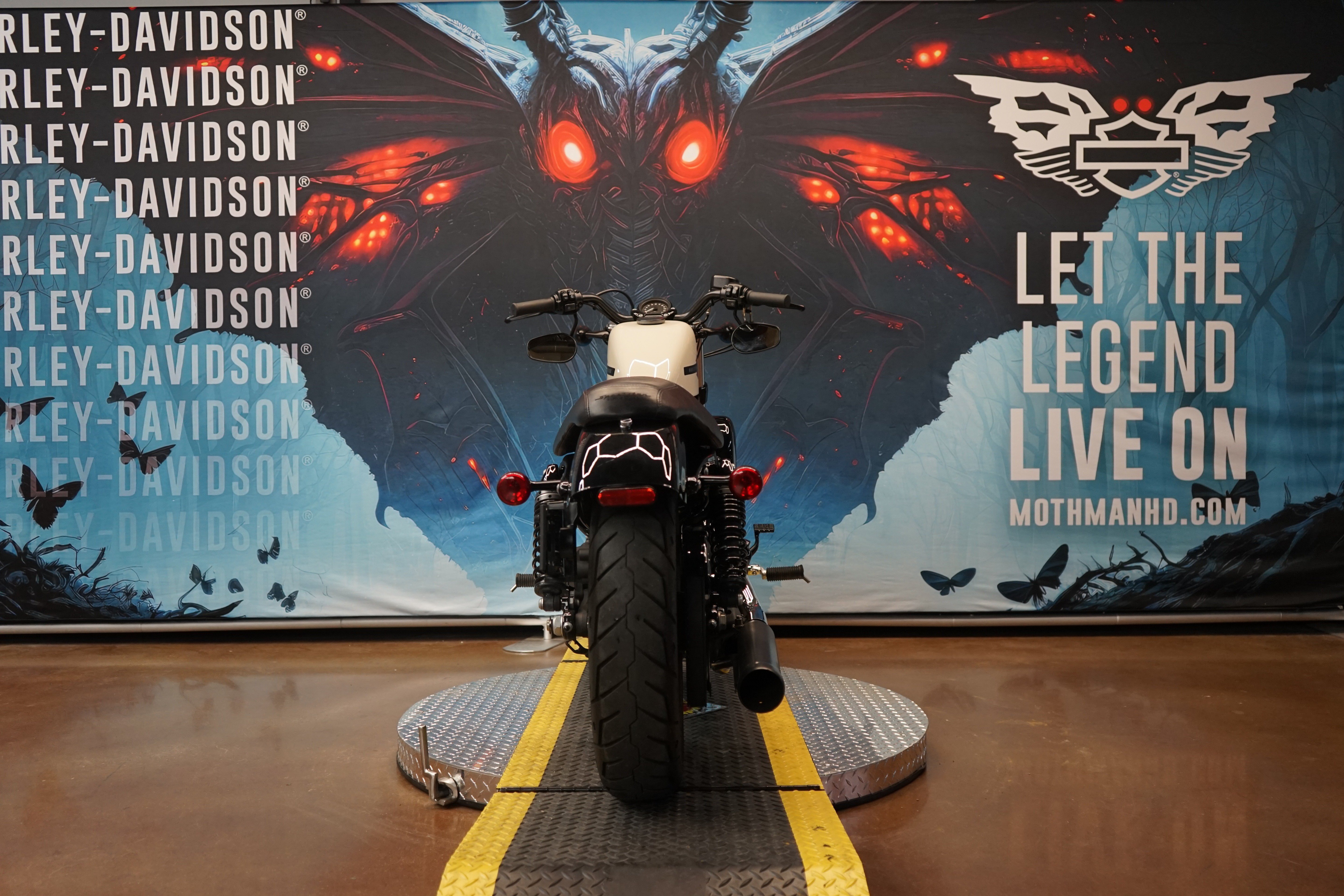 Used 2022 White Sand Pearl Harley-Davidson  image 7