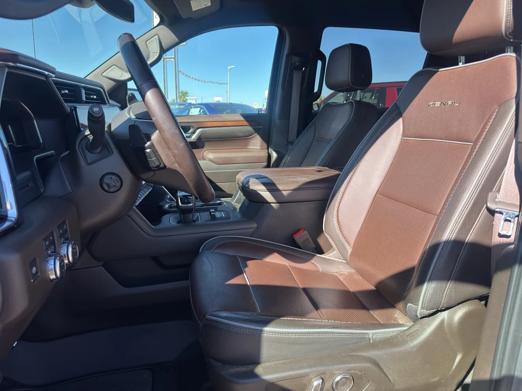 Used 2025 Sterling Metallic GMC Denali image 12