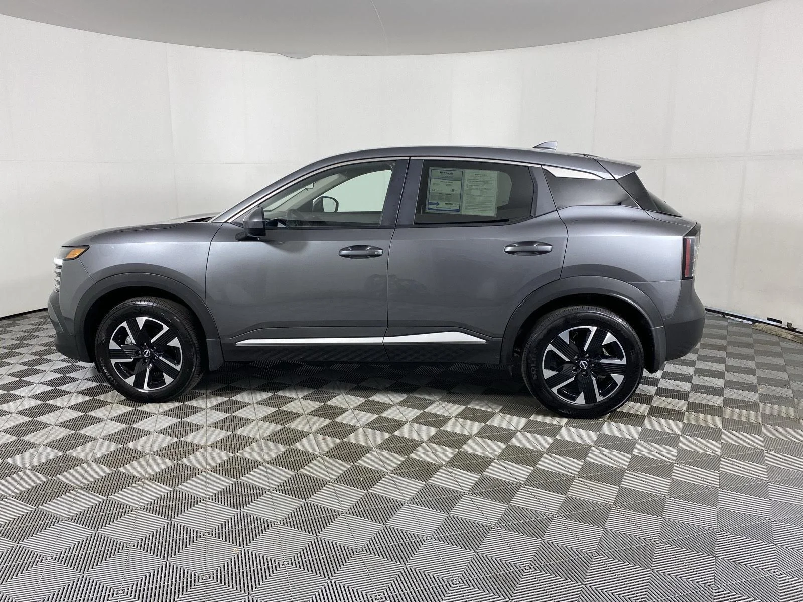 Used 2025 Gun Metallic Nissan SV image 4