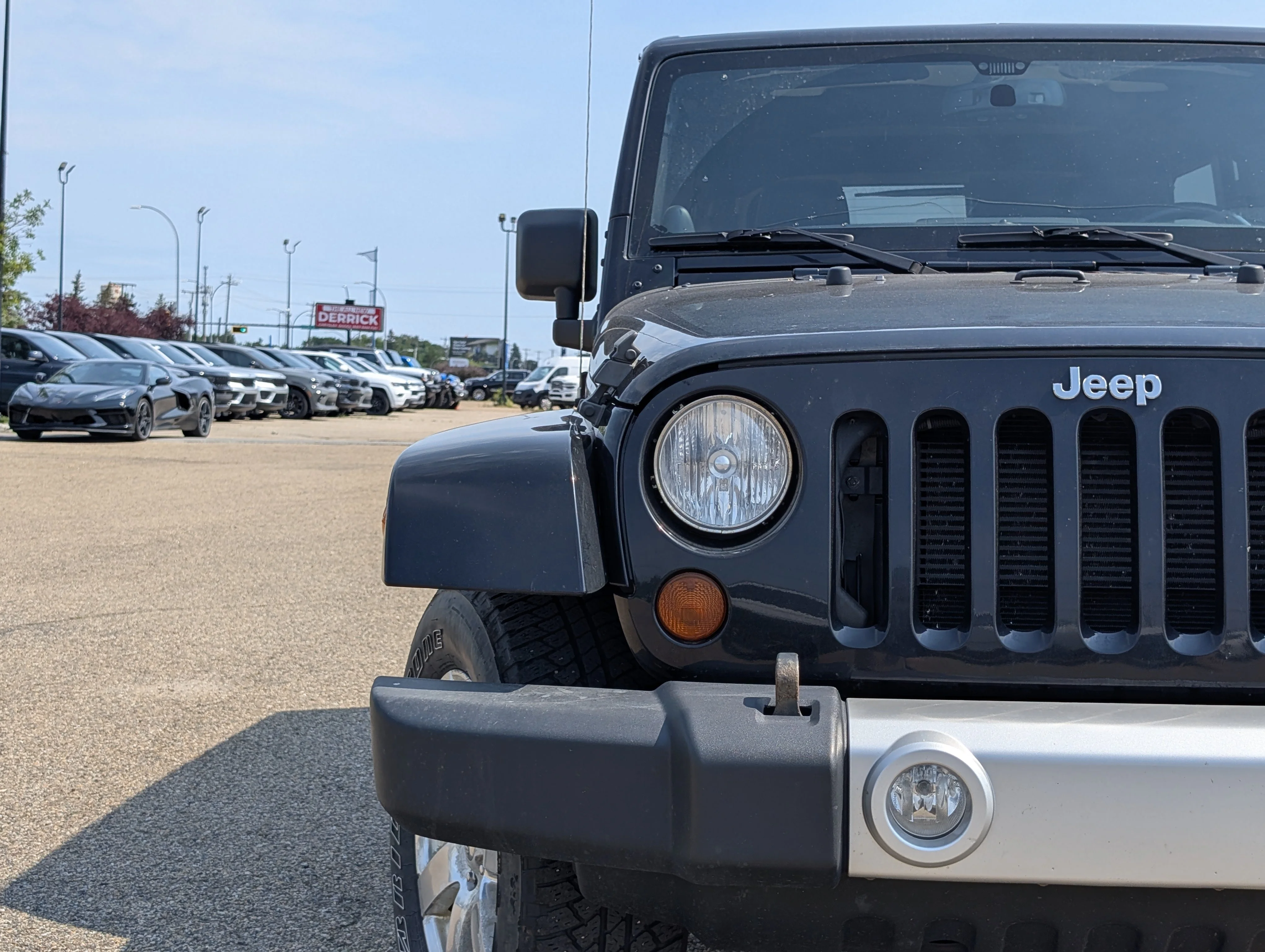 Used 2013 Black Jeep Sahara image 9