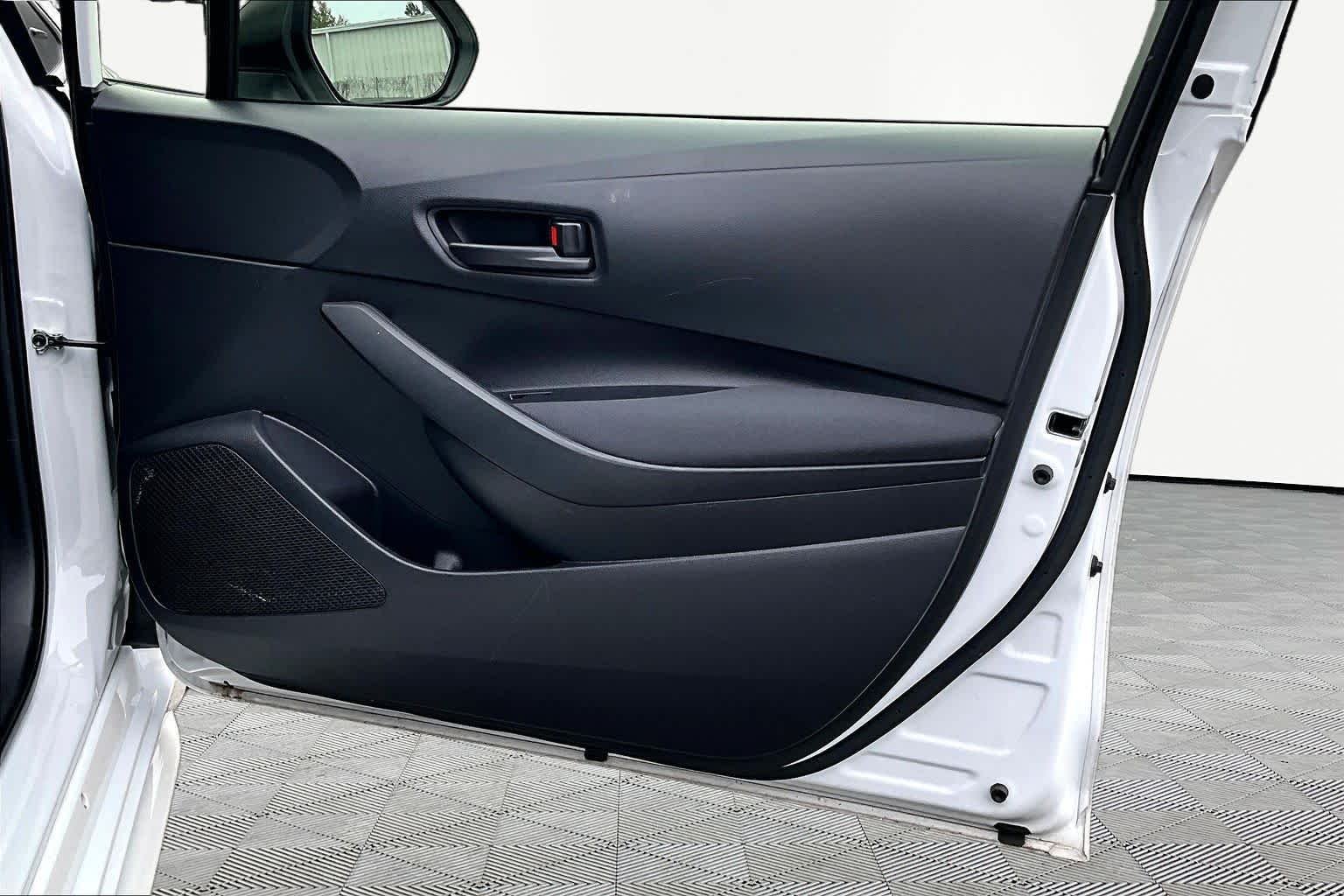 Used 2025 Ice Cap Toyota Hybrid LE image 23