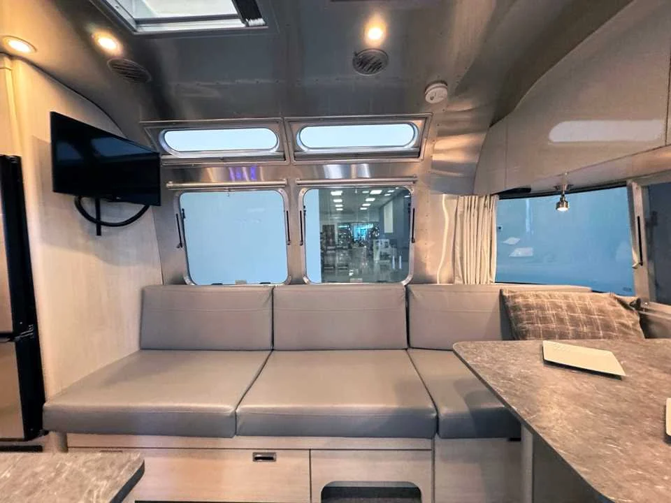 Used 2022 SILVER AIRSTREAM  image 7