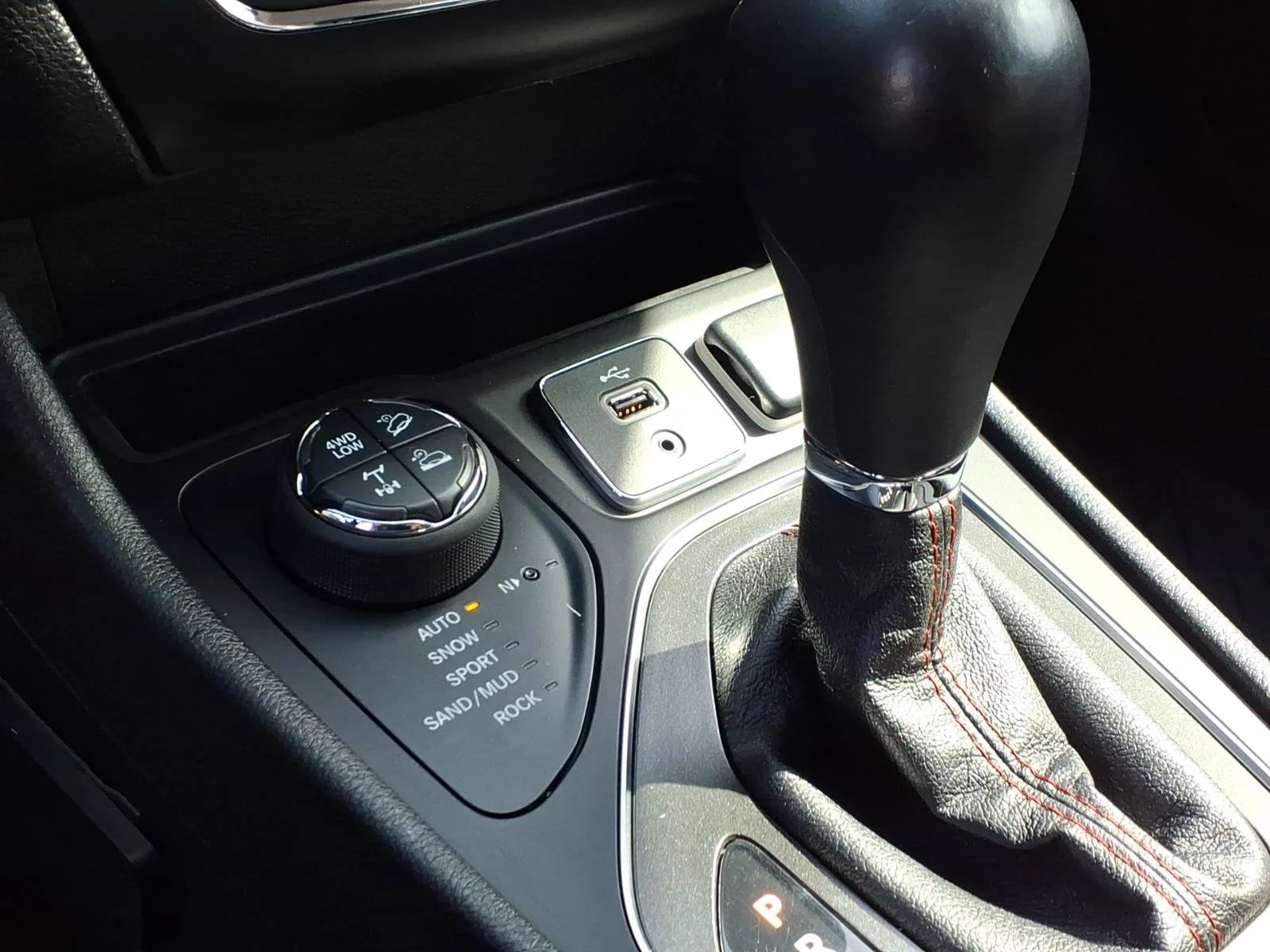 Used 2019 Hydro Blue Pearlcoat Jeep Trailhawk image 24