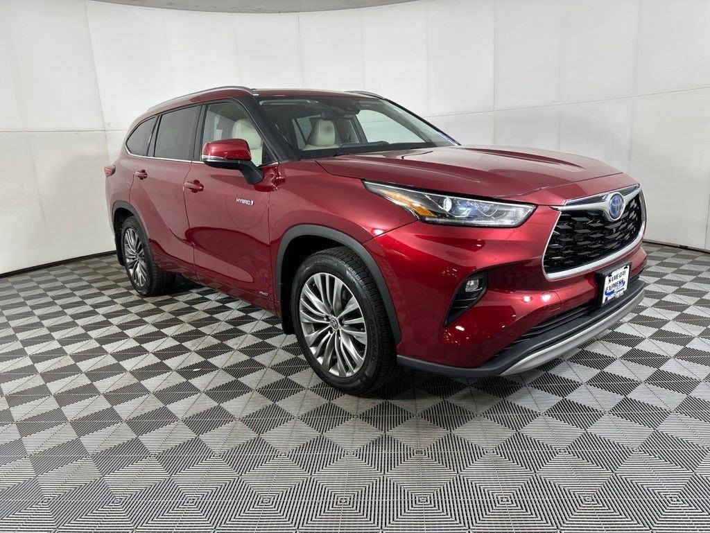 Used 2021 Pearl Toyota Platinum image 23