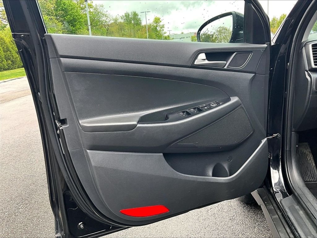 Used 2019 Black Hyundai Value image 9