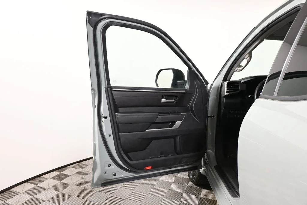 Used 2023  Toyota SR5 image 28