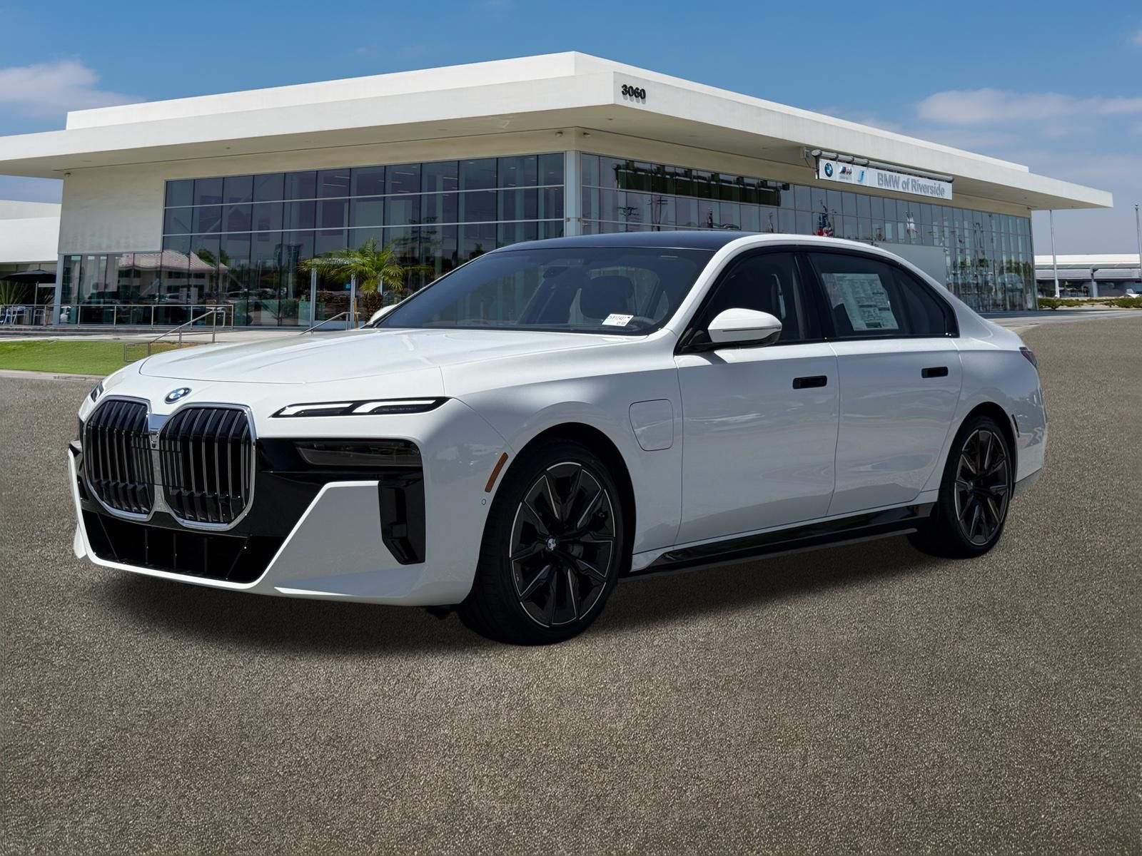 New 2026 Alpine White BMW 750e xDrive image 4