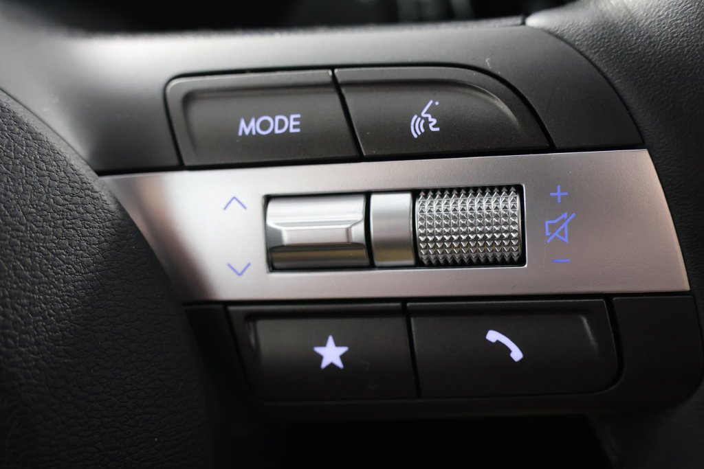 Used 2024 Red Hyundai SEL image 12