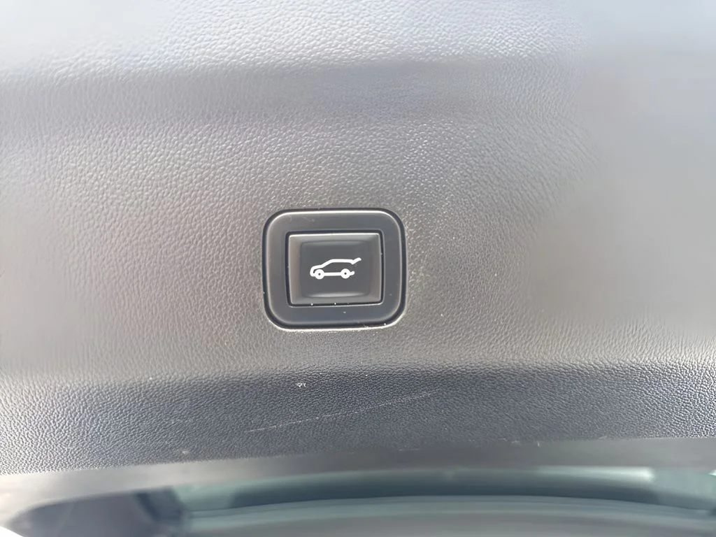 Used 2023 White Chevrolet Premier image 31
