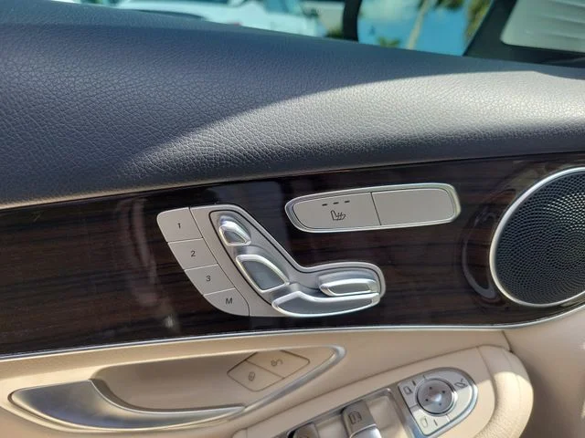 Used 2022 White Mercedes-Benz GLC 300 image 19