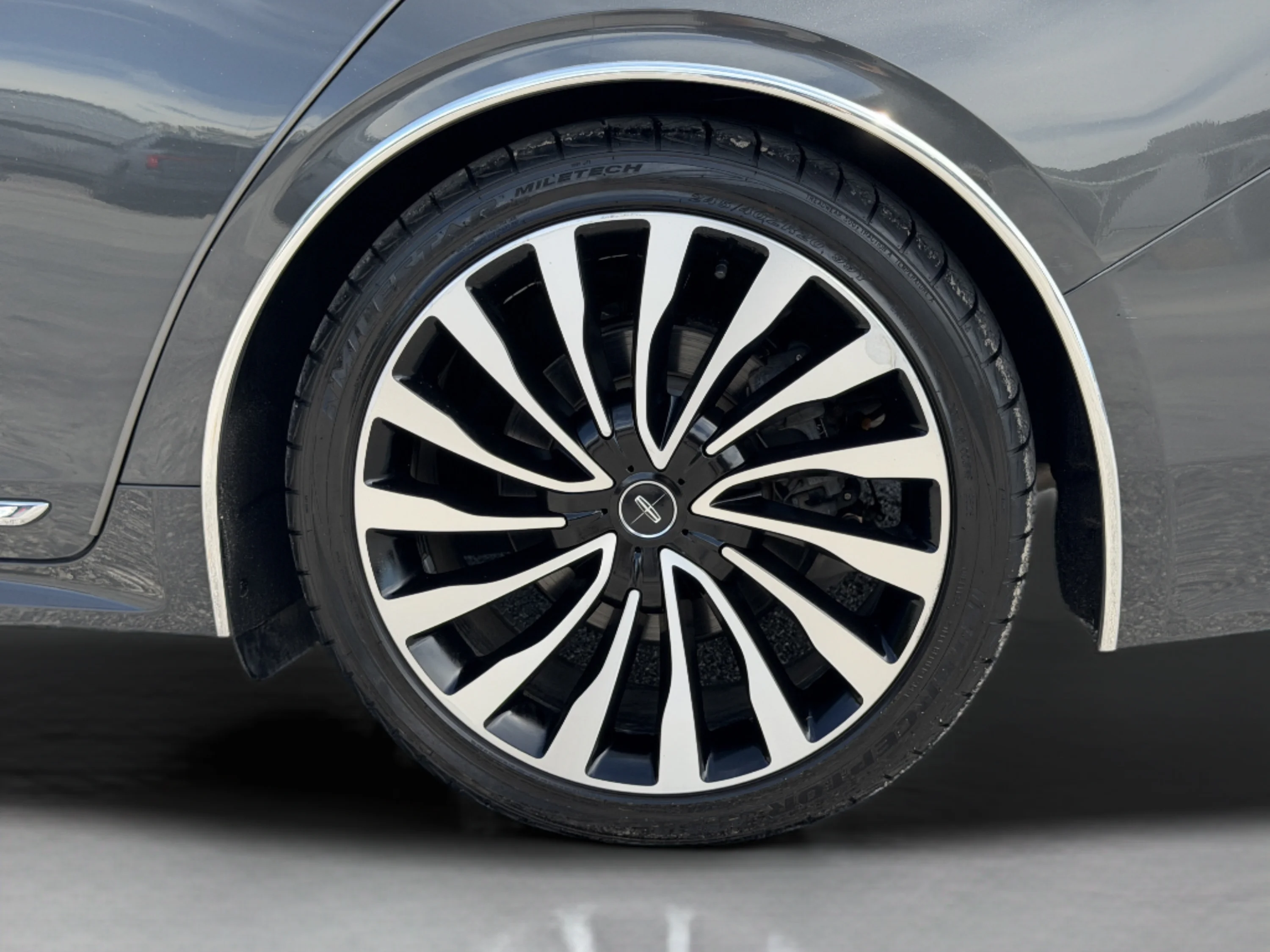 Used 2018 Magnetic Gray Metallic Lincoln Black Label image 45