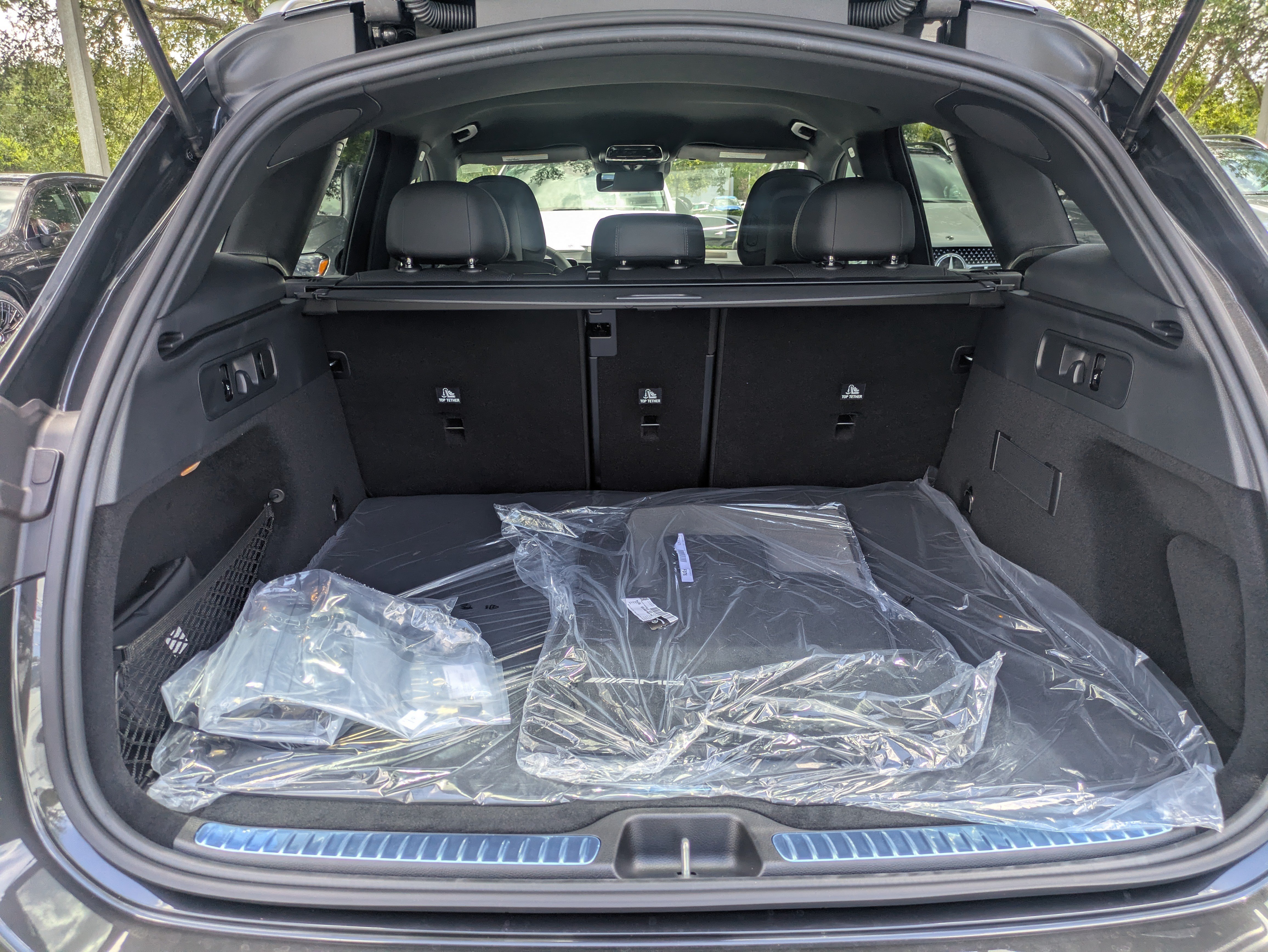 New 2026 Graphite Grey Metallic Mercedes-Benz GLC 300 image 13