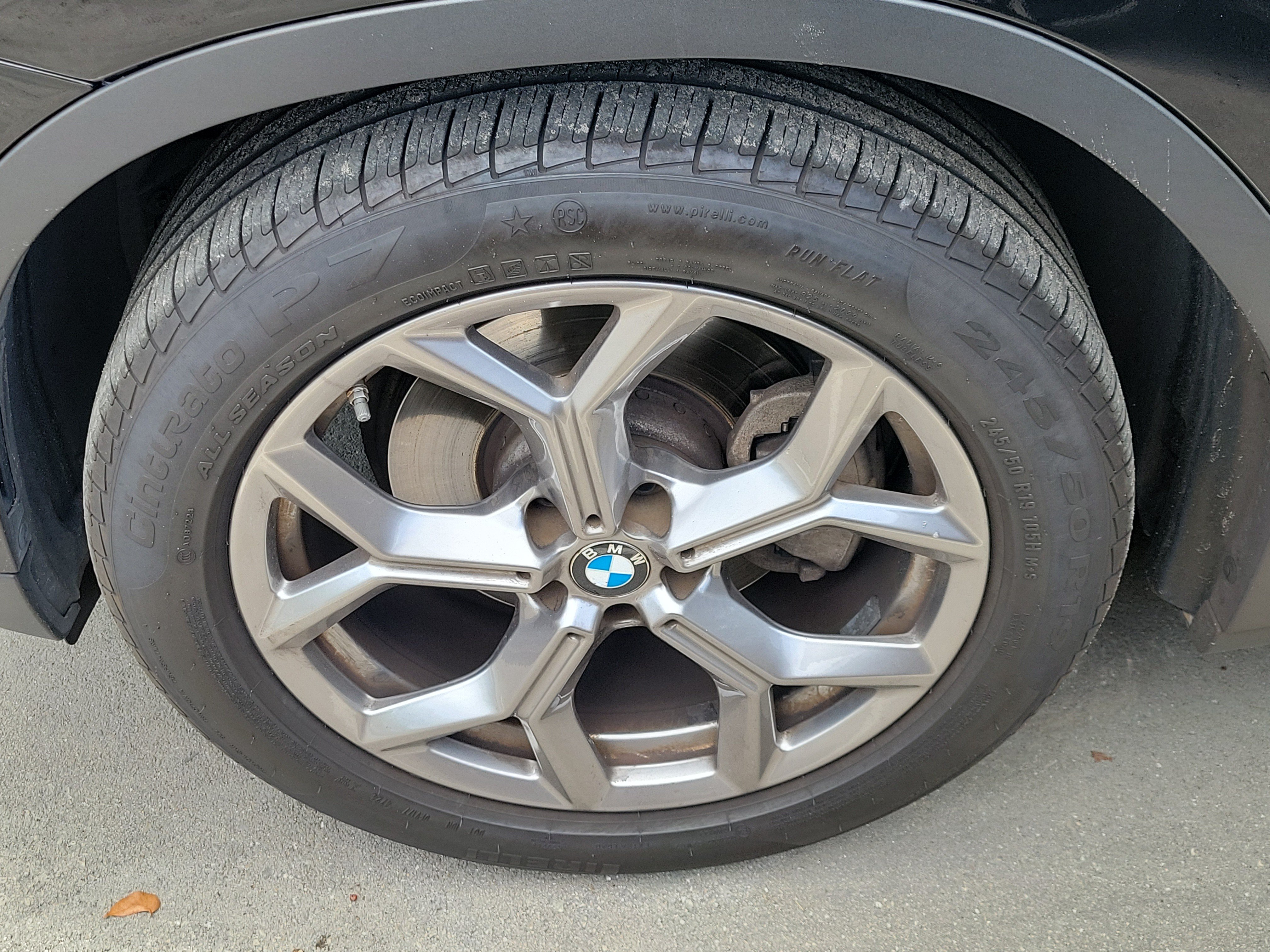 Used 2022 Jet Black BMW sDrive30i image 7