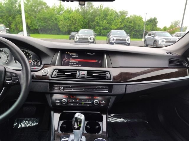 Used 2015 Silver BMW 528i xDrive image 18