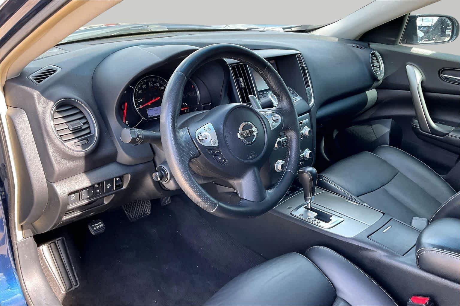 Used 2014 Navy Blue Metallic Nissan 3.5 SV w/Sport Pkg image 18