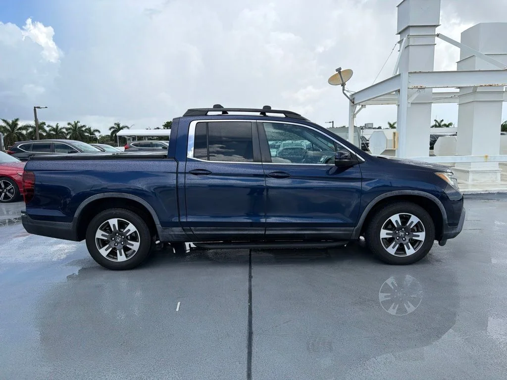 Used 2017 Obsidian Blue Pearl Honda RTL image 8