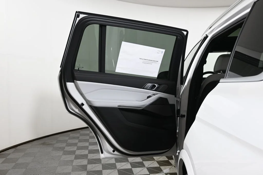 New 2027 White BMW xDrive40i image 31