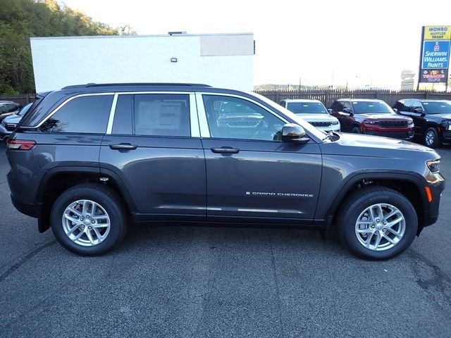New 2025 Baltic Gray Metallic Clear-Coat Exterior Paint Jeep Laredo X image 8