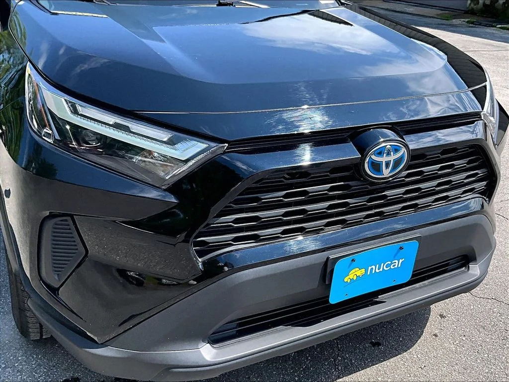 Used 2022 Black Toyota XLE image 31