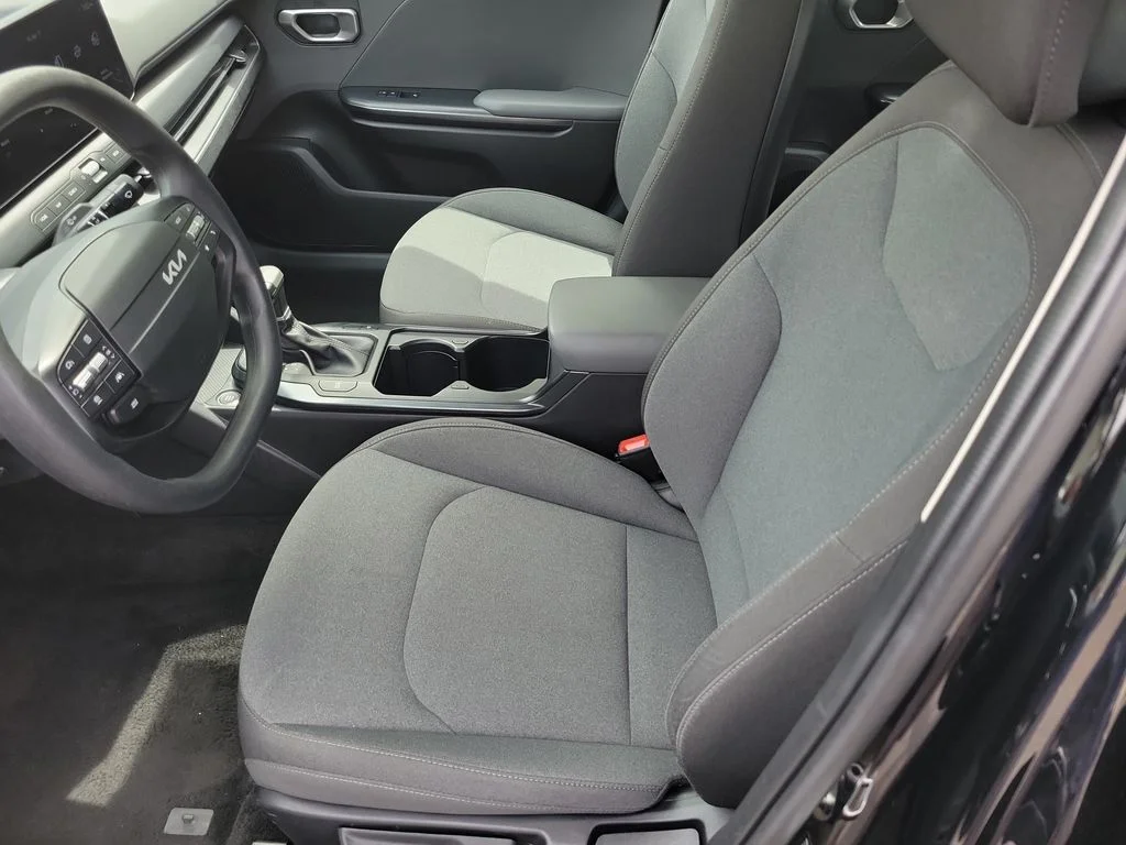2025 Kia K4 LXS - Photo 17