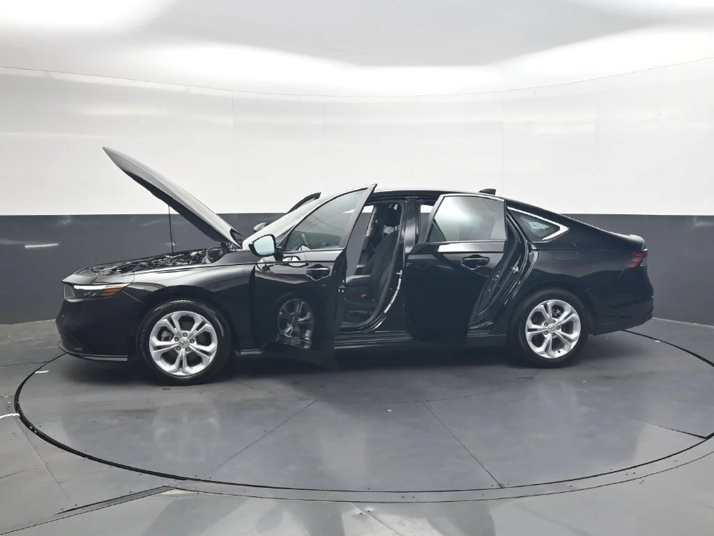 Used 2025  Honda LX image 35