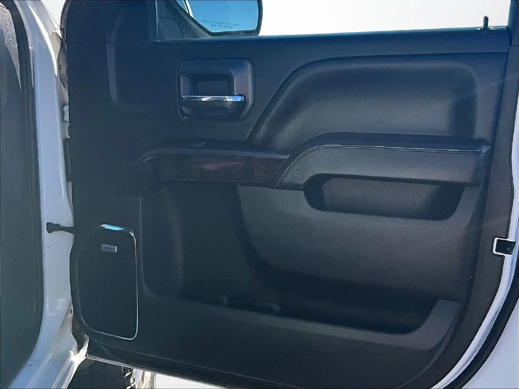 Used 2015 White GMC Denali image 22