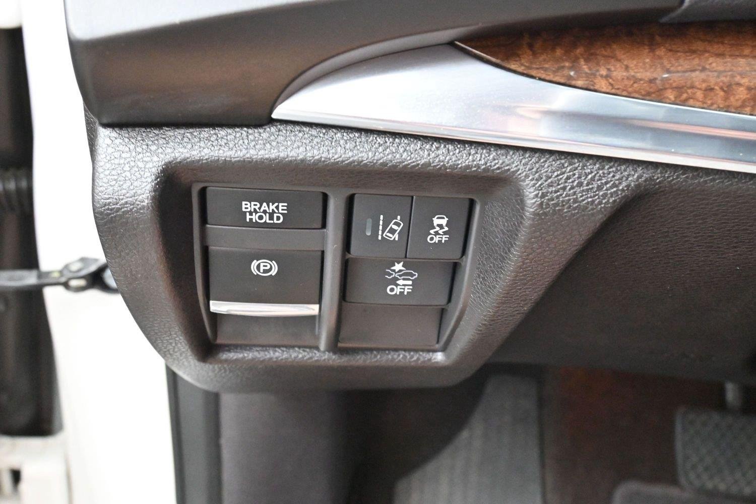 Used 2018 White Diamond Pearl Acura w/Technology Pkg image 25